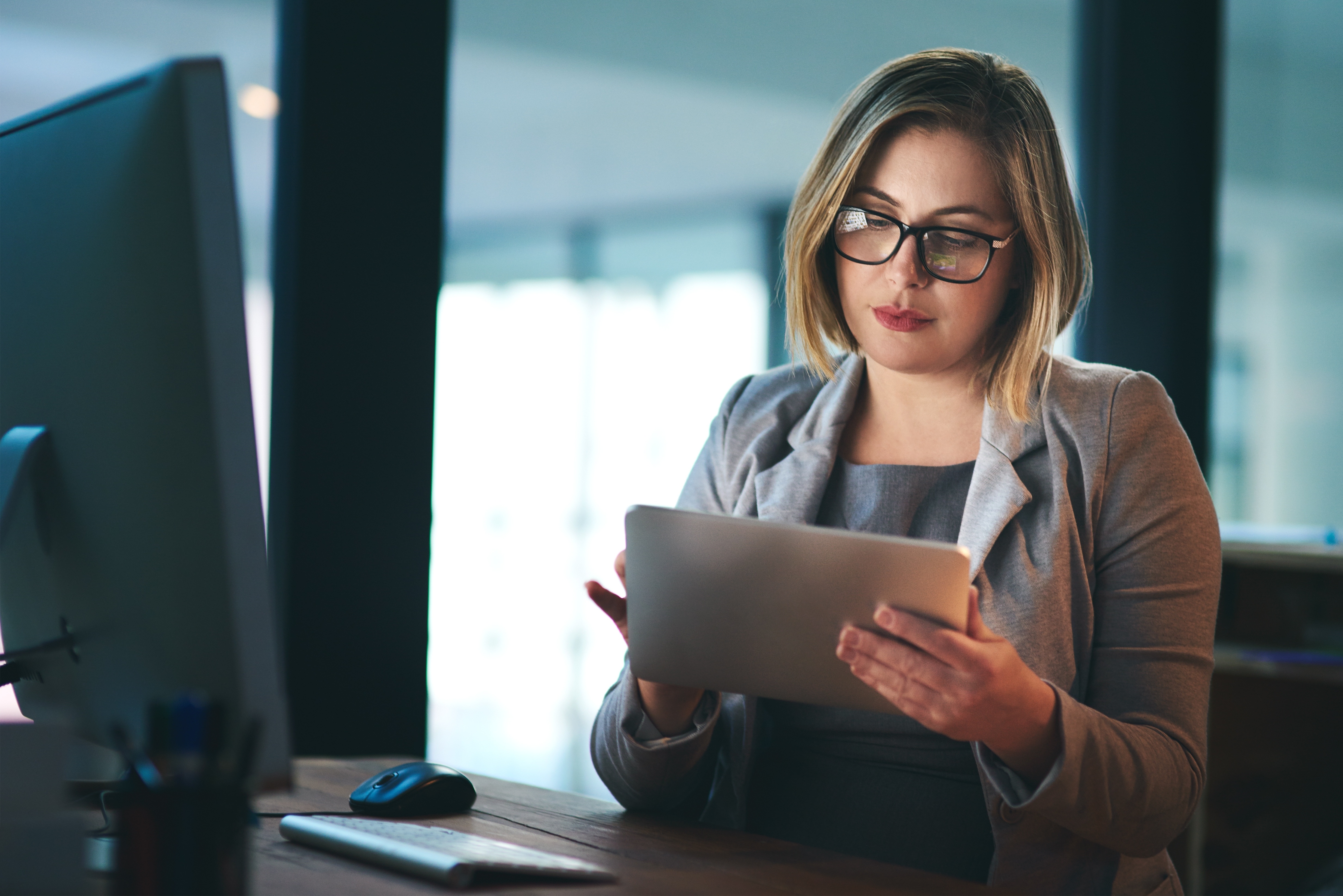 woman learning about fraud trends for banks and credit unions image